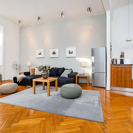 Apartment Elegant Old Town With Balcony