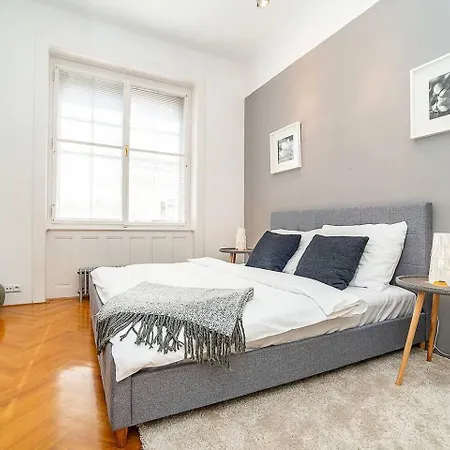 Apartment Elegant Old Town With Balcony Prague