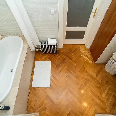 דירה Elegant Old Town With Balcony *