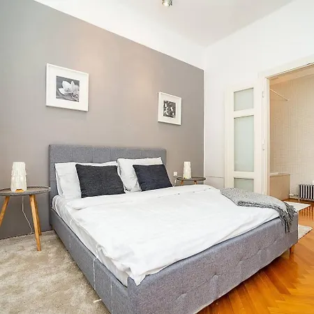 Elegant Old Town With Balcony Apartment Prague