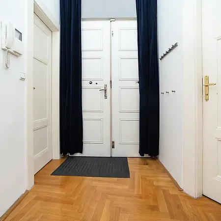 Apartament Elegant Old Town With Balcony